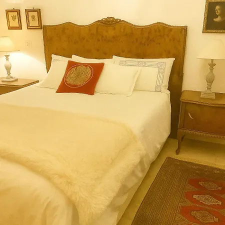 Queen Nadia מסטרה